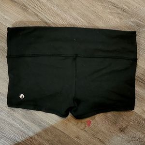 LULULEMON HOTTIE HOT REVERSIBLE SHORTS